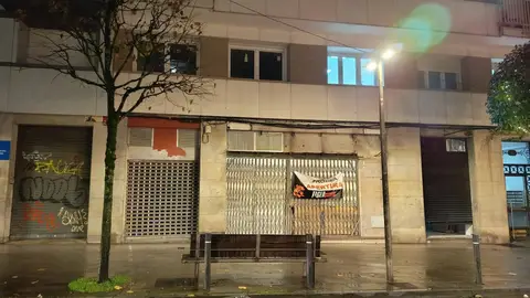 Vecinos del Ensanche y padres de alumnos del colegio Cluny se muestran preocupados por la posible apertura de un local de apuestas en la rúa Fernando III O Santo Vecinos del Ensanche y padres de alumnos del colegio Cluny se muestran preocupados por la posible apertura de un local de apuestas en la rúa Fernando III O Santo