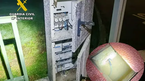 La Guardia Civil detiene a dos hombres cuando cortaban cable del alumbrado público de Meruelo La Guardia Civil detiene a dos hombres cuando cortaban cable del alumbrado público de Meruelo