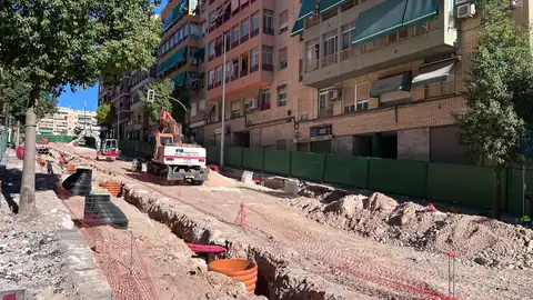 Obras en la calle Clara Campoamor de Elche. Obras en la calle Clara Campoamor de Elche.