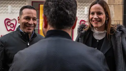 Vox culpa a PP y PSOE de cambiar la "identidad" extremeña con políticas que expulsan a jóvenes y atraen migrantes Vox culpa a PP y PSOE de cambiar la "identidad" extremeña con políticas que expulsan a jóvenes y atraen migrantes