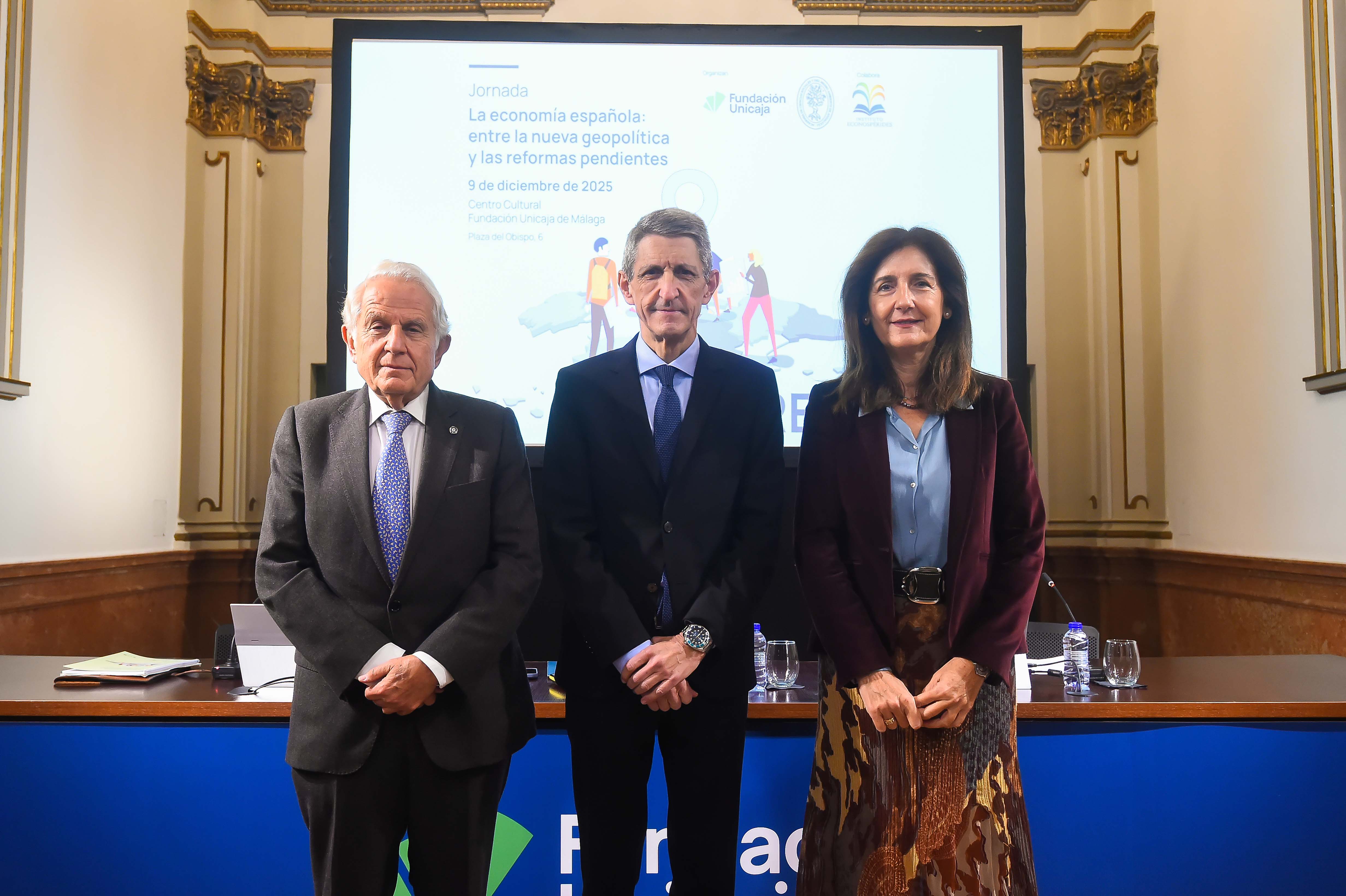 Fundación Unicaja y la Academia de Ciencias Sociales y del Medio Ambiente de Andalucía organizan una jornada sobre la economía española Fundación Unicaja y la Academia de Ciencias Sociales y del Medio Ambiente de Andalucía organizan una jornada sobre la economía española