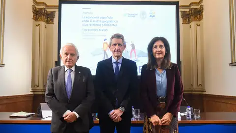 Fundación Unicaja y la Academia de Ciencias Sociales y del Medio Ambiente de Andalucía organizan una jornada sobre la economía española Fundación Unicaja y la Academia de Ciencias Sociales y del Medio Ambiente de Andalucía organizan una jornada sobre la economía española