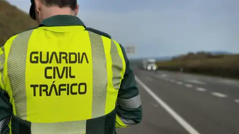 Investigado un camionero por multiplicar por más de ocho la tasa de alcohol y tener un accidente en la A-5 Investigado un camionero por multiplicar por más de ocho la tasa de alcohol y tener un accidente en la A-5