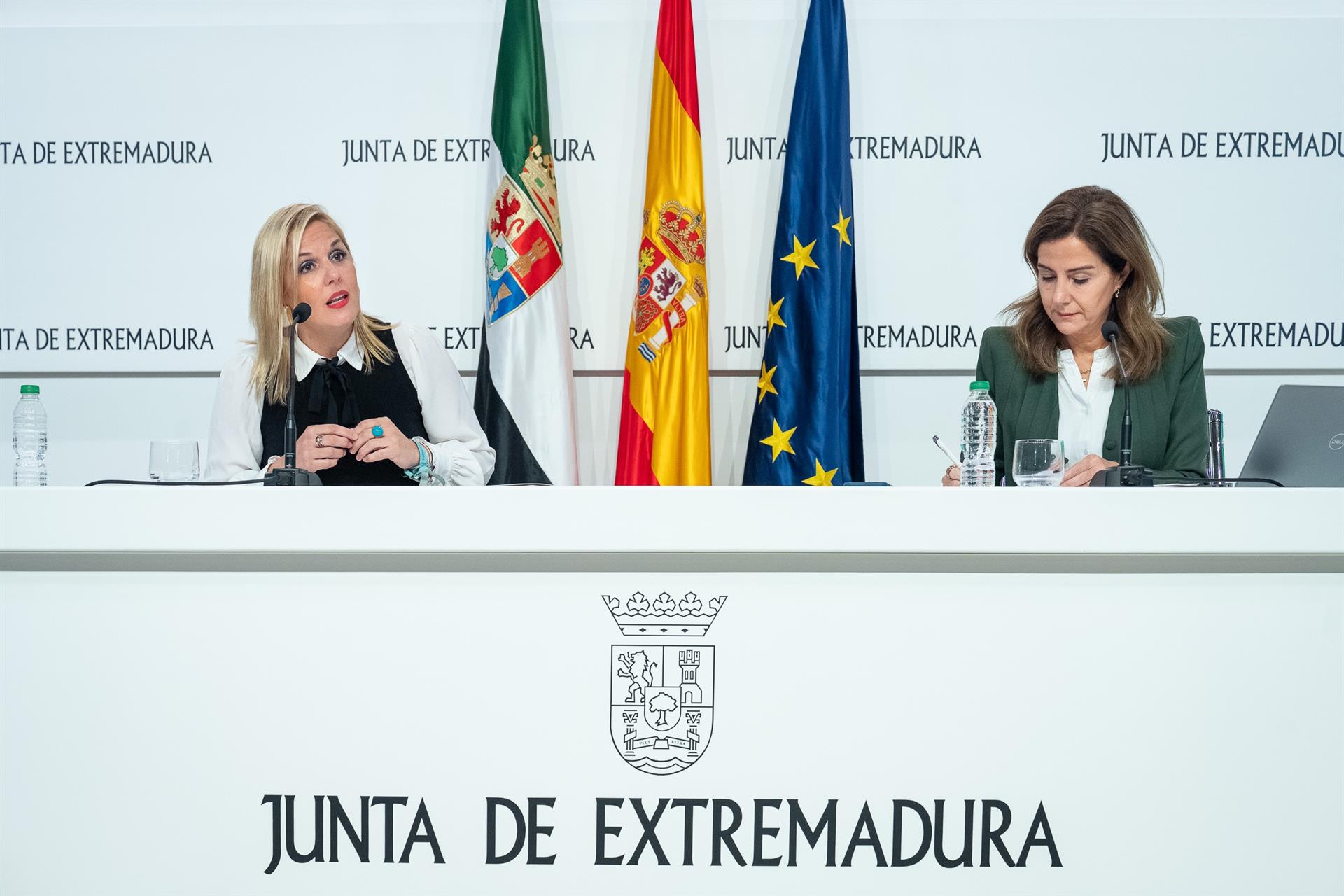 Los 890.985 extremeños del censo definitivo dispondrán de 13,8 millones de papeletas para votar en 1.400 mesas Los 890.985 extremeños del censo definitivo dispondrán de 13,8 millones de papeletas para votar en 1.400 mesas