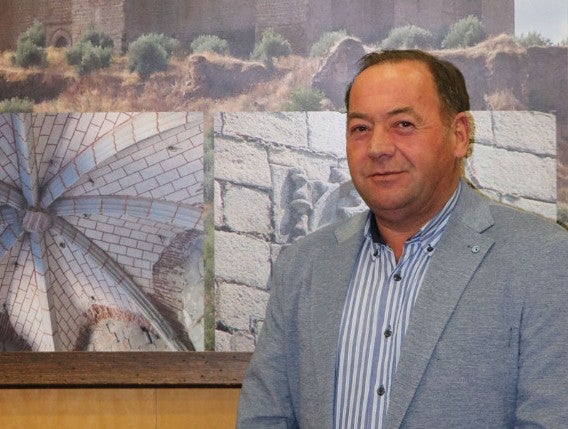 Dimite el alcalde socialista de Belalcázar señalado por acoso sexual: "¿Me dejas que te lo coma para ver si se me empina?" Dimite el alcalde socialista de Belalcázar señalado por acoso sexual: "¿Me dejas que te lo coma para ver si se me empina?"