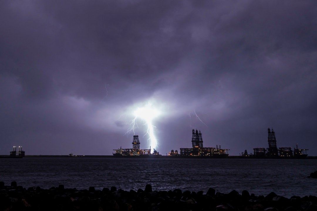 La borrasca Emilia deja lluvias torrenciales en España: la AEMET activa la alerta roja en Valencia y Almería La borrasca Emilia deja lluvias torrenciales en España: la AEMET activa la alerta roja en Valencia y Almería