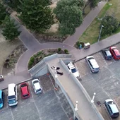 Los dos tiradores en el puente donde han sido abatidos Los dos tiradores en el puente donde han sido abatidos