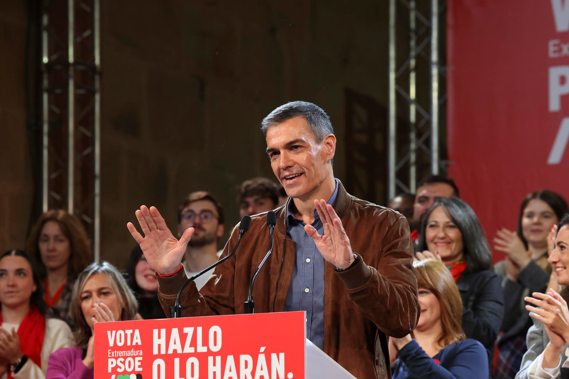 Pedro Sánchez asegura que a los españoles "les renta" este Gobierno: "Es un honor gobernar en un momento como este" Pedro Sánchez asegura que a los españoles "les renta" este Gobierno: "Es un honor gobernar en un momento como este"