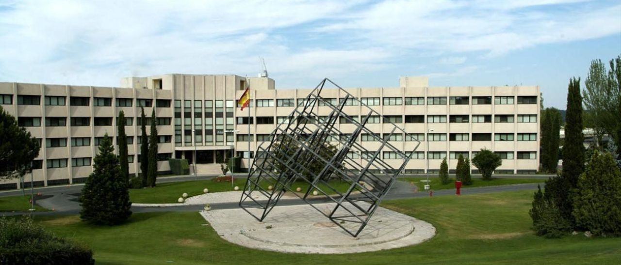 Si no me crees compruébalo: El CNI busca nuevos espías.