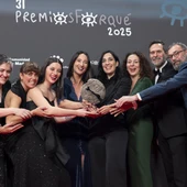 Parte del equipo de 'Los domingos' posa con su premio a Mejor largometraje de ficción por 'Los domingos' Parte del equipo de 'Los domingos' posa con su premio a Mejor largometraje de ficción por 'Los domingos'