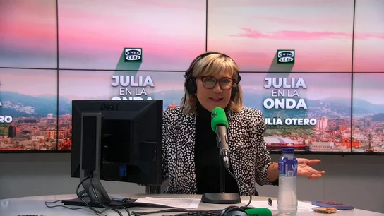 Julia Otero: "Que nos pongan cada vez antes las luces de Navidad no significa que les imitemos en casa" Julia Otero: "Que nos pongan cada vez antes las luces de Navidad no significa que les imitemos en casa"