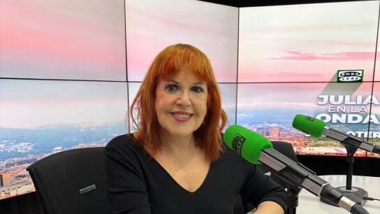 La actriz y cantante Loles Le&oacute;n en Julia en la Onda