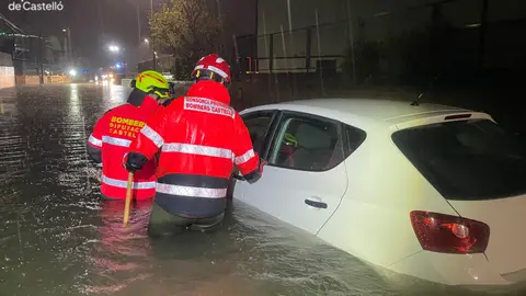 Vila-real suspende las clases mientras Castelló, Burriana y Almassora las mantienen ante la alerta por lluvias Vila-real suspende las clases mientras Castelló, Burriana y Almassora las mantienen ante la alerta por lluvias