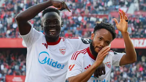 El Sevilla hunde al Oviedo con una gran goleada El Sevilla hunde al Oviedo con una gran goleada