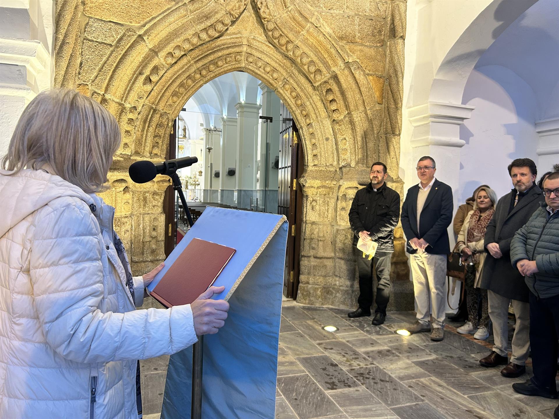 Finalizada la restauración de la portada gótica del santuario de Nuestra Señora de Gracia en Oliva de la Frontera Finalizada la restauración de la portada gótica del santuario de Nuestra Señora de Gracia en Oliva de la Frontera