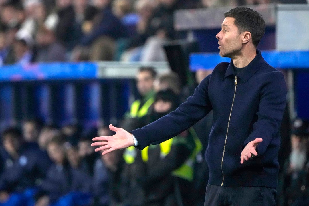 Xabi Alonso: "Penalti claro, no me sorprende que no haya ido al VAR" Xabi Alonso: "Penalti claro, no me sorprende que no haya ido al VAR"