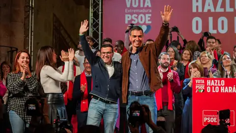 Sánchez insta a elegir la "papeleta que representa el progreso" en Extremadura, Gallardo llama a los militantes a "no arrugarse" Sánchez insta a elegir la "papeleta que representa el progreso" en Extremadura, Gallardo llama a los militantes a "no arrugarse"