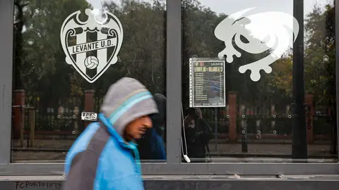 Aplazado el Levante-Villarreal por la alerta roja en Valencia Aplazado el Levante-Villarreal por la alerta roja en Valencia