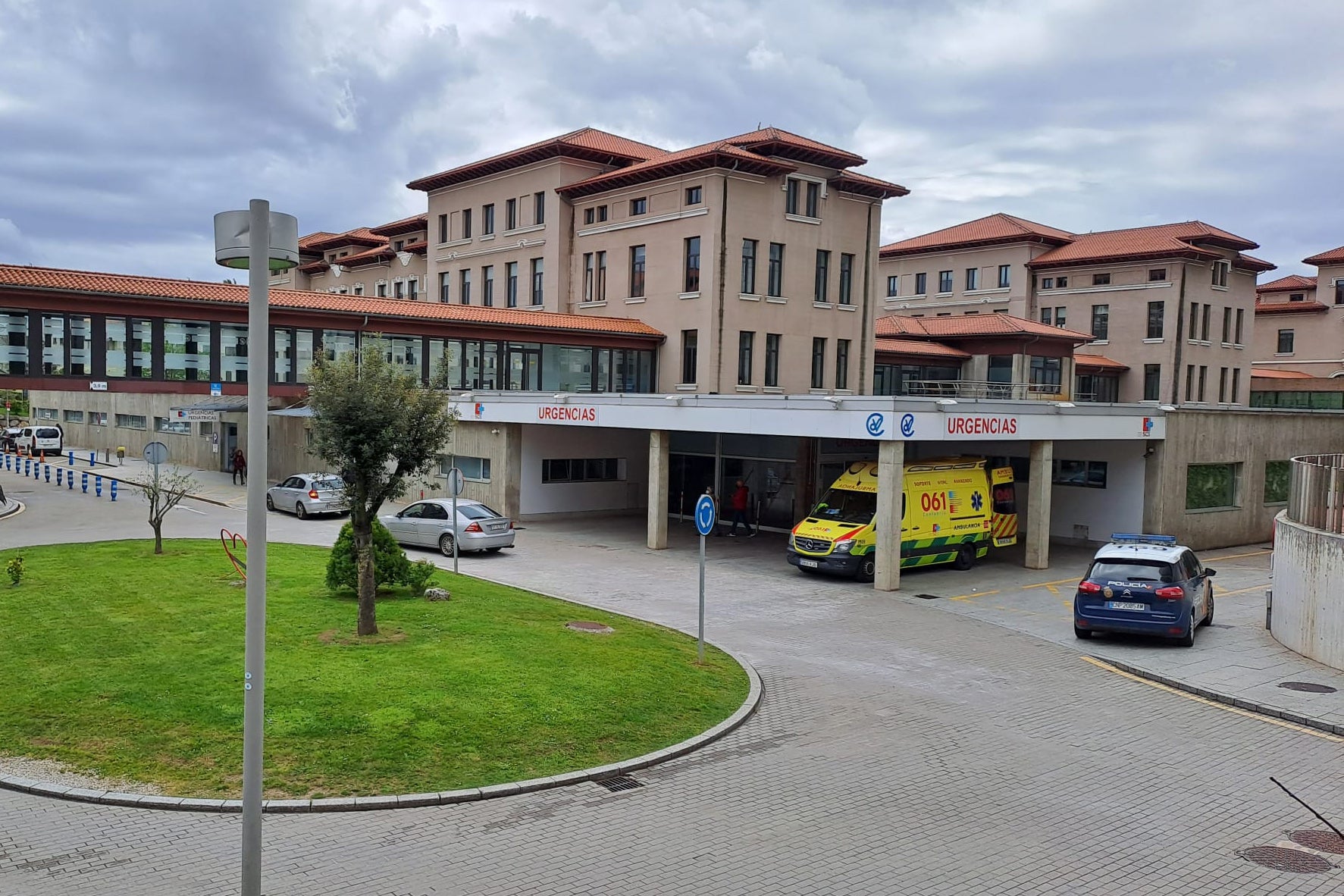 El Sindicato Médico estima un seguimiento "masivo" de la huelga en Cantabria, sobre todo en cirugía y consultas externas El Sindicato Médico estima un seguimiento "masivo" de la huelga en Cantabria, sobre todo en cirugía y consultas externas