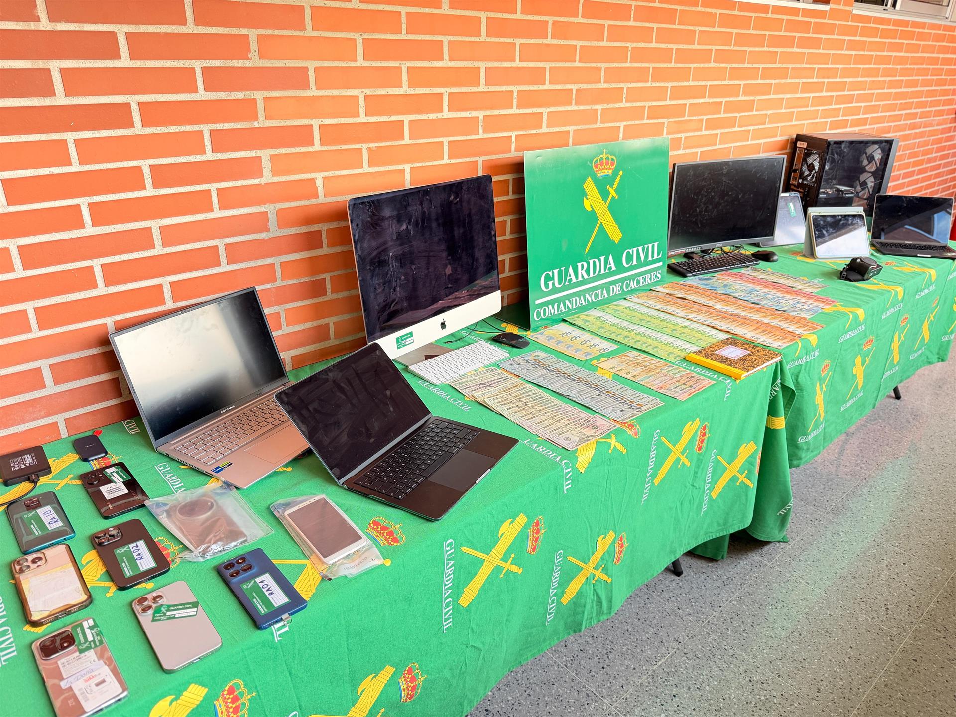 Desmantelada en Cáceres una organización criminal que estafaba por medio de una supuesta actividad espiritual Desmantelada en Cáceres una organización criminal que estafaba por medio de una supuesta actividad espiritual