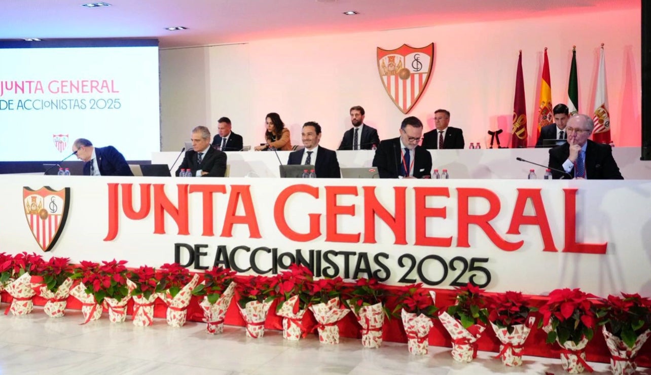 El Sevilla pierde 54 millones más y los pequeños accionistas se indignan El Sevilla pierde 54 millones más y los pequeños accionistas se indignan