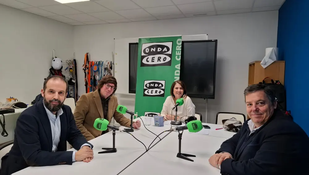 Carlos Pueyo (Beeplanet), David Sola (Ríos Renovables) y Juan Peña( Grupo Enhol) Carlos Pueyo (Beeplanet), David Sola (Ríos Renovables) y Juan Peña( Grupo Enhol)