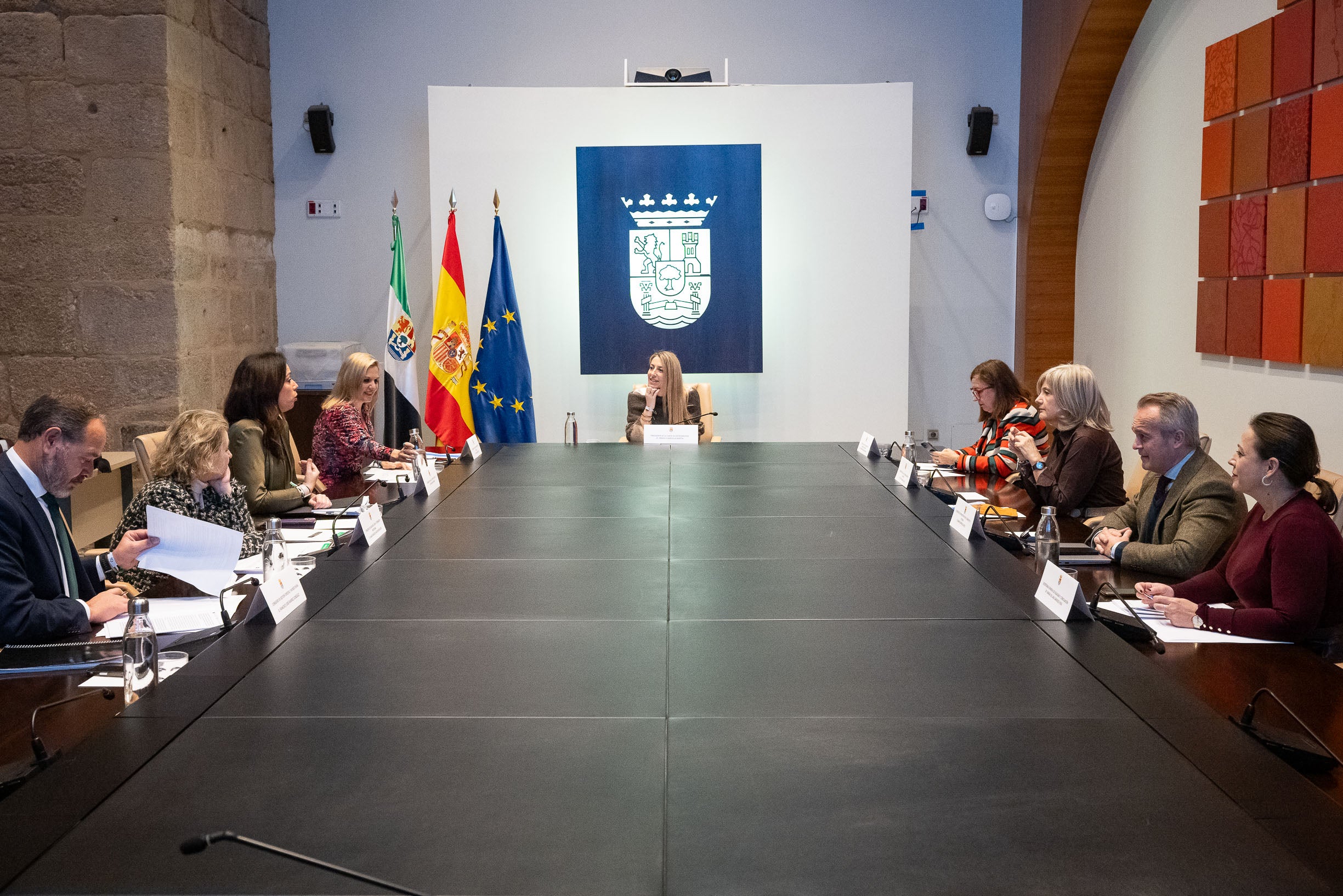 El Consejo de Gobierno aprueba 18 millones de euros en medidas para generar empleo y ayudar a pymes y autónomos El Consejo de Gobierno aprueba 18 millones de euros en medidas para generar empleo y ayudar a pymes y autónomos