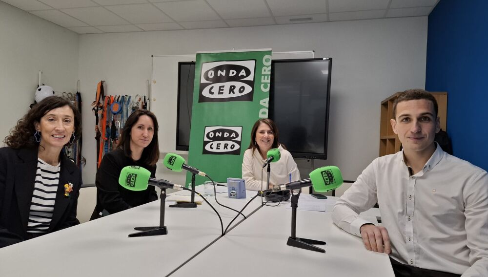 Arantza Esparza (Nabrawind), Sara Sola (Acciona) y Julen Paniagua (CENER)
