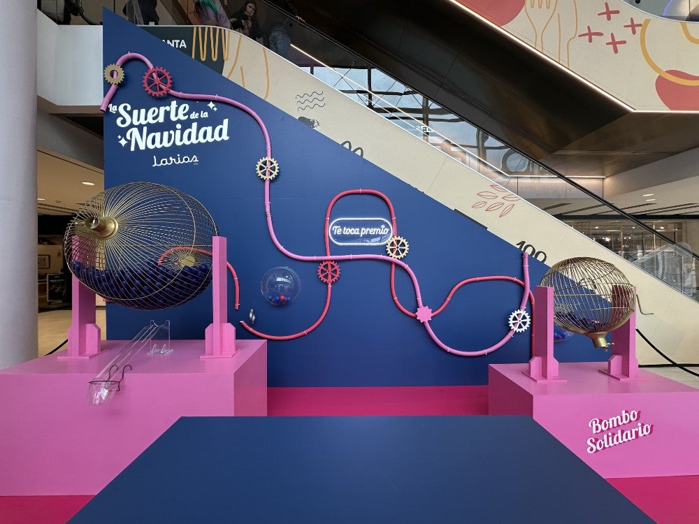 Larios Centro celebra “La Suerte de la Navidad”, una programación llena de magia, premios y solidaridad Larios Centro celebra “La Suerte de la Navidad”, una programación llena de magia, premios y solidaridad