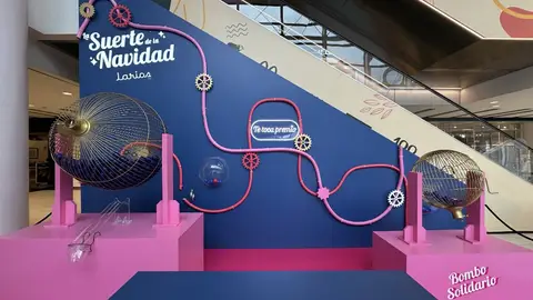 Larios Centro celebra “La Suerte de la Navidad”, una programación llena de magia, premios y solidaridad Larios Centro celebra “La Suerte de la Navidad”, una programación llena de magia, premios y solidaridad