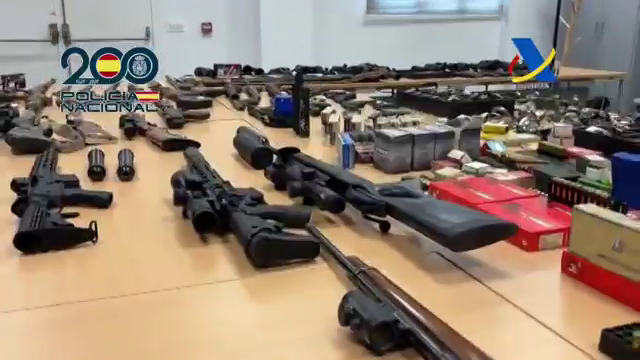 Golpe a un megafraude en hidrocarburos de 300 millones: un taller ilegal de armas y coches y relojes de lujo Golpe a un megafraude en hidrocarburos de 300 millones: un taller ilegal de armas y coches y relojes de lujo