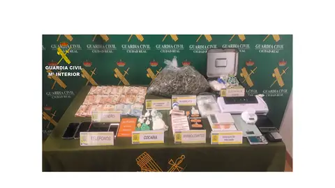 Material incautado por la Guardia Civil tras la operación Material incautado por la Guardia Civil tras la operación