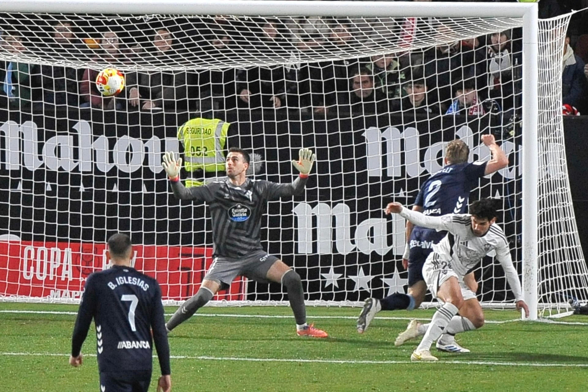 Jesús Vallejo, tras eliminar al Celta: "Me he besado el escudo del Alba en agradecimiento a su gente" Jesús Vallejo, tras eliminar al Celta: "Me he besado el escudo del Alba en agradecimiento a su gente"