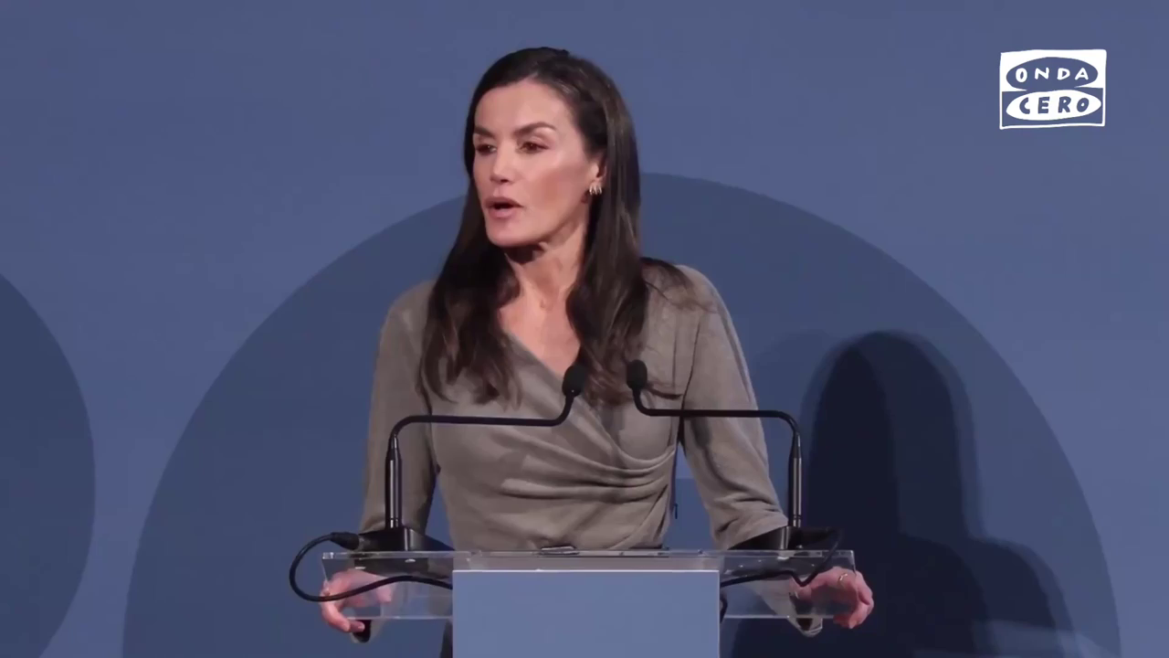 La reina Letizia confiesa su pertenencia a la "tribu" de los que aman el lenguaje: "Tengo esa pedrada" La reina Letizia confiesa su pertenencia a la "tribu" de los que aman el lenguaje: "Tengo esa pedrada"