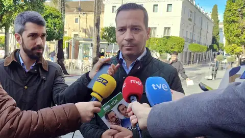 ox plantea bajar de 65 a 33 los escaños de la Asamblea para reducir la "industria política" creada por PSOE y PP ox plantea bajar de 65 a 33 los escaños de la Asamblea para reducir la "industria política" creada por PSOE y PP