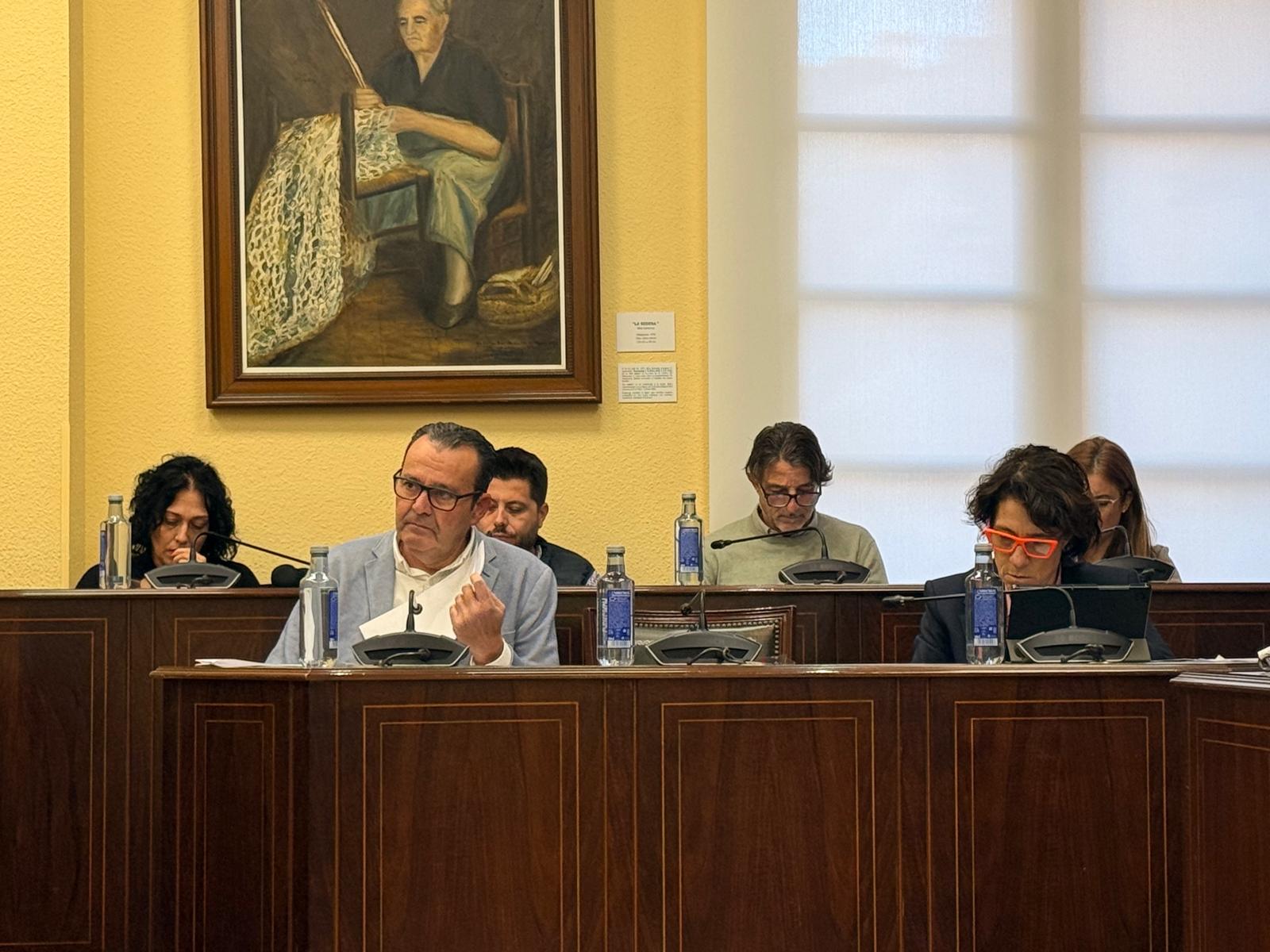 Todos los grupos políticos del Ayuntamiento de Villajoyosa respaldan al sector pesquero Todos los grupos políticos del Ayuntamiento de Villajoyosa respaldan al sector pesquero