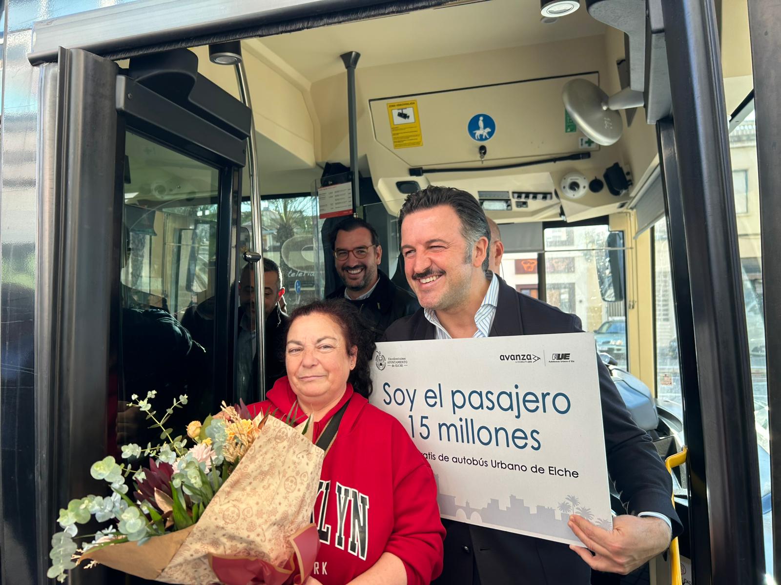 El servicio de autobús de Elche alcanza los 15 millones de pasajeros a dos semanas para acabar el año El servicio de autobús de Elche alcanza los 15 millones de pasajeros a dos semanas para acabar el año
