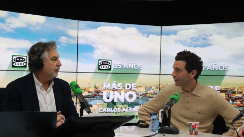 El cantante Mika junto a Carlos Alsina