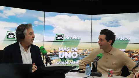 El cantante Mika junto a Carlos Alsina El cantante Mika junto a Carlos Alsina