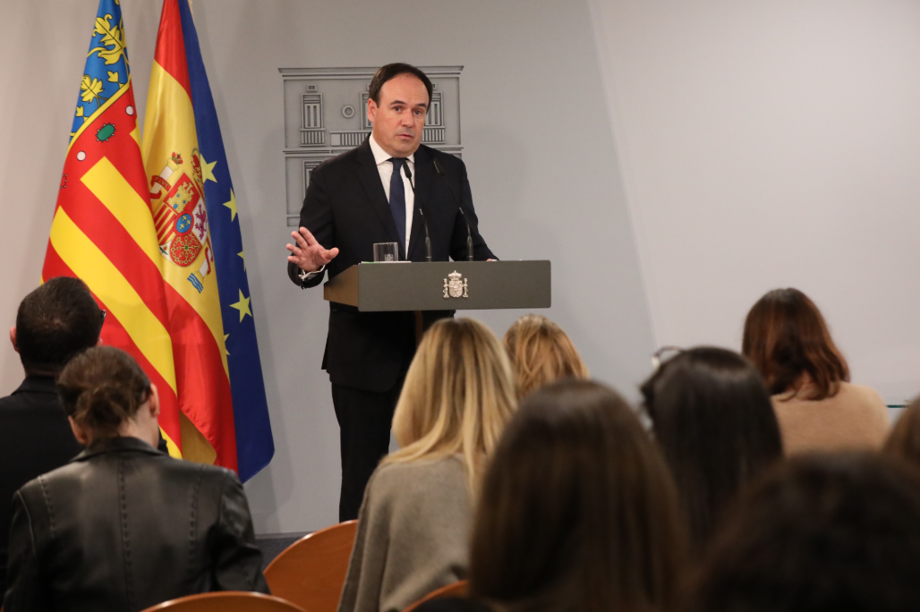 El president de la Generalitat reclama al Gobierno la conexión ferroviaria entre el aeropuerto de Alicante y Benidorm El president de la Generalitat reclama al Gobierno la conexión ferroviaria entre el aeropuerto de Alicante y Benidorm