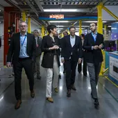 Elma Saiz visita el centro de Amazon en Illescas Elma Saiz visita el centro de Amazon en Illescas