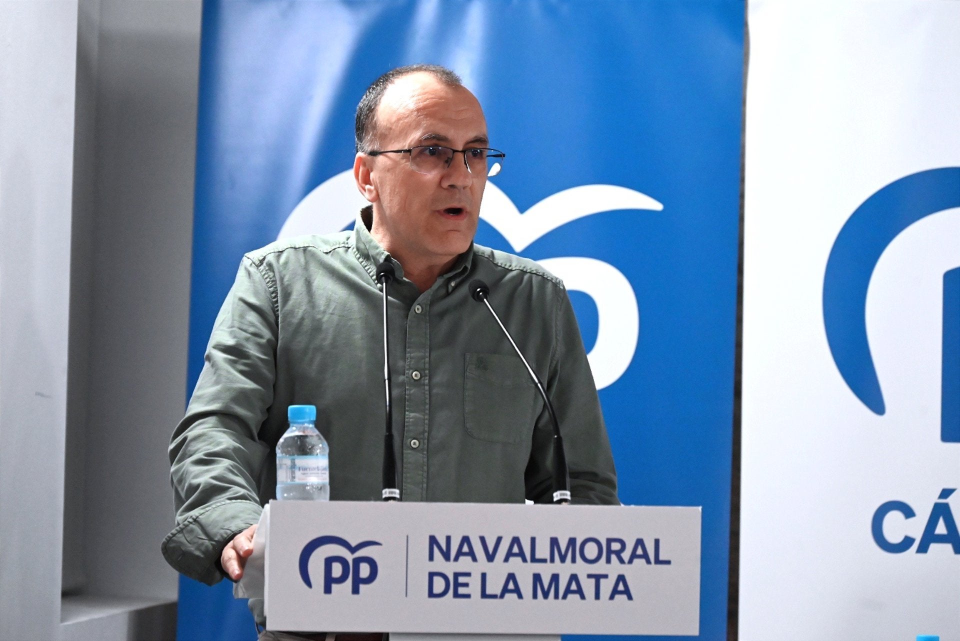 El alcalde de Navalmoral niega las acusaciones de machismo apuntando a una "trama" del PSOE y a la "ambición" de la edil El alcalde de Navalmoral niega las acusaciones de machismo apuntando a una "trama" del PSOE y a la "ambición" de la edil
