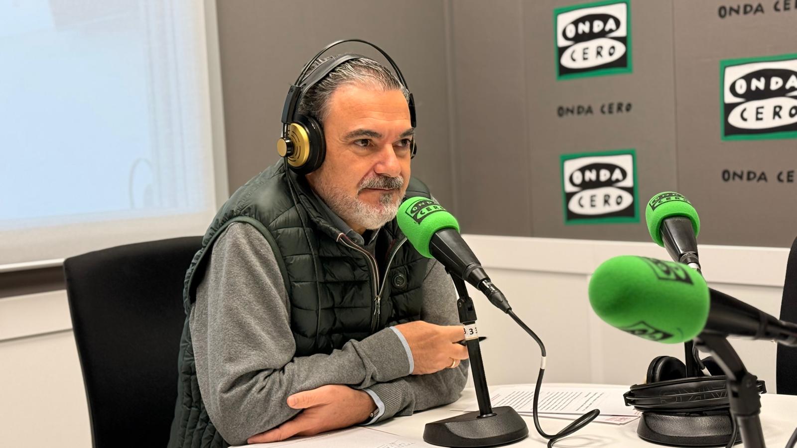 Vicente Arques : "vamos a renovar el área entre el ayuntamiento y la plaza, convirtiendolo en un espacio único, eliminando barreras y mejorando la movilidad" Vicente Arques : "vamos a renovar el área entre el ayuntamiento y la plaza, convirtiendolo en un espacio único, eliminando barreras y mejorando la movilidad"