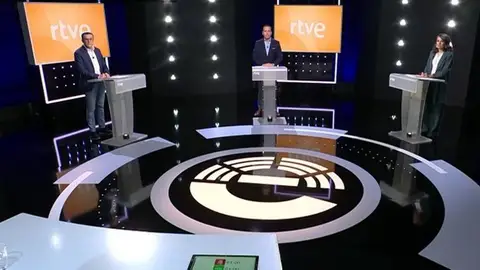 Debate a 3 en RTVE marcado por la ausencia de Guardiola y el cruce de reproches Debate a 3 en RTVE marcado por la ausencia de Guardiola y el cruce de reproches