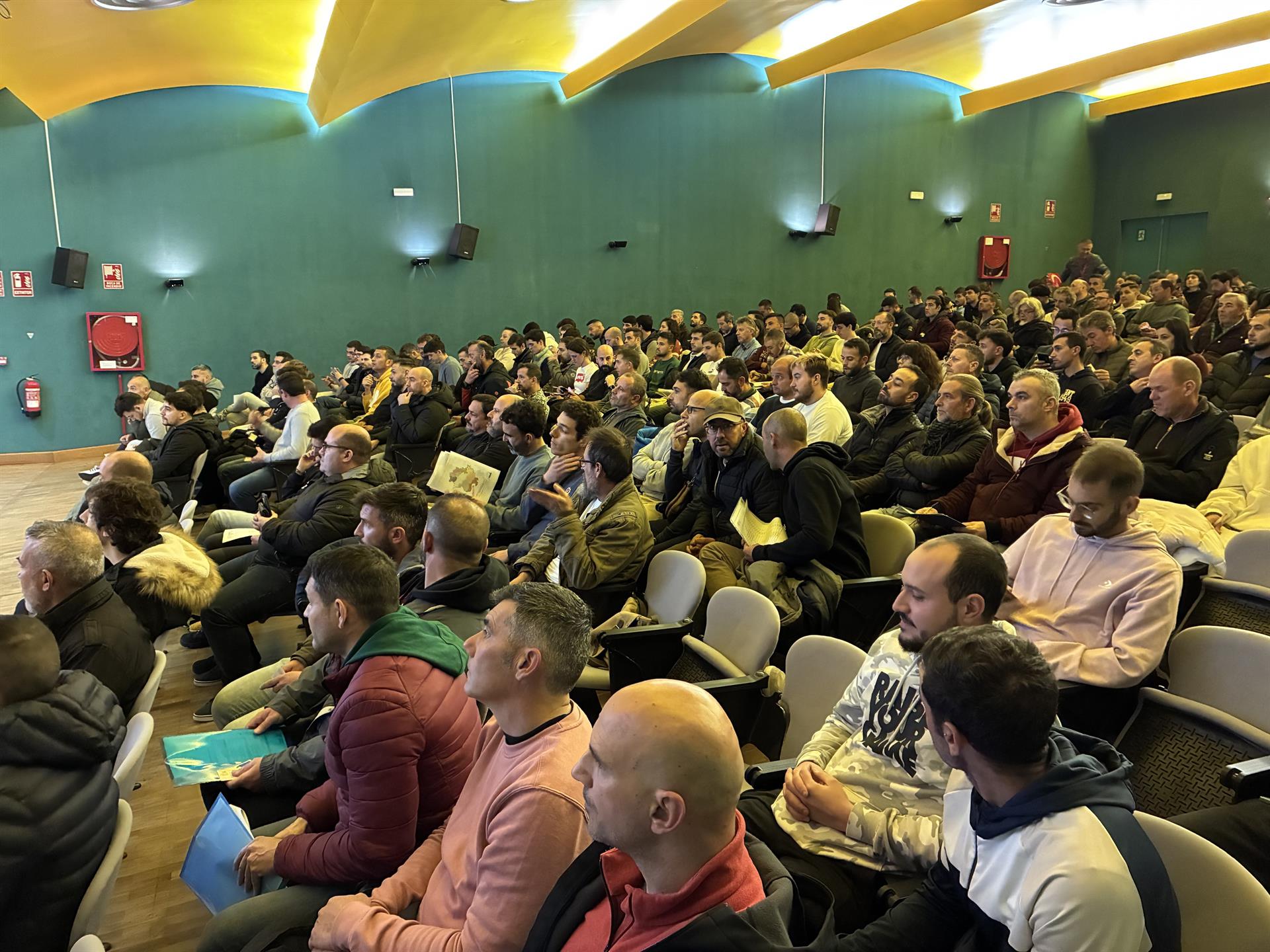 La Junta celebra el llamamiento masivo para las 138 plazas de bomberos forestales durante todo el año recién creadas La Junta celebra el llamamiento masivo para las 138 plazas de bomberos forestales durante todo el año recién creadas