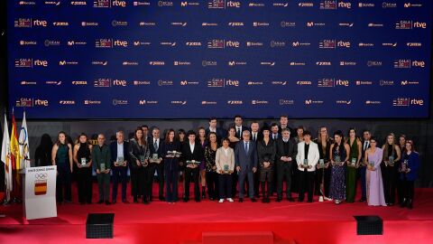Imagen de los deportistas espa&ntilde;oles en la Gala del COE 2025