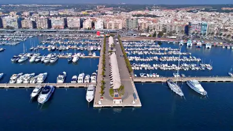Vista de Santa Pola y su puerto deportivo. Vista de Santa Pola y su puerto deportivo.