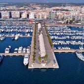 Vista de Santa Pola y su puerto deportivo.