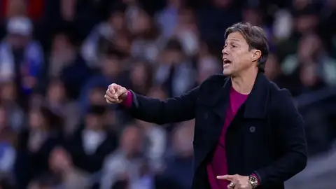 El entrenador del Sevilla, Matías Almeyda, durante el encuentro de la jornada 17 de LaLiga entre Real Madrid y Sevilla FC celebrado este sábado en el estadio Santiago Bernabéu, en Madrid. El entrenador del Sevilla, Matías Almeyda, durante el encuentro de la jornada 17 de LaLiga entre Real Madrid y Sevilla FC celebrado este sábado en el estadio Santiago Bernabéu, en Madrid.