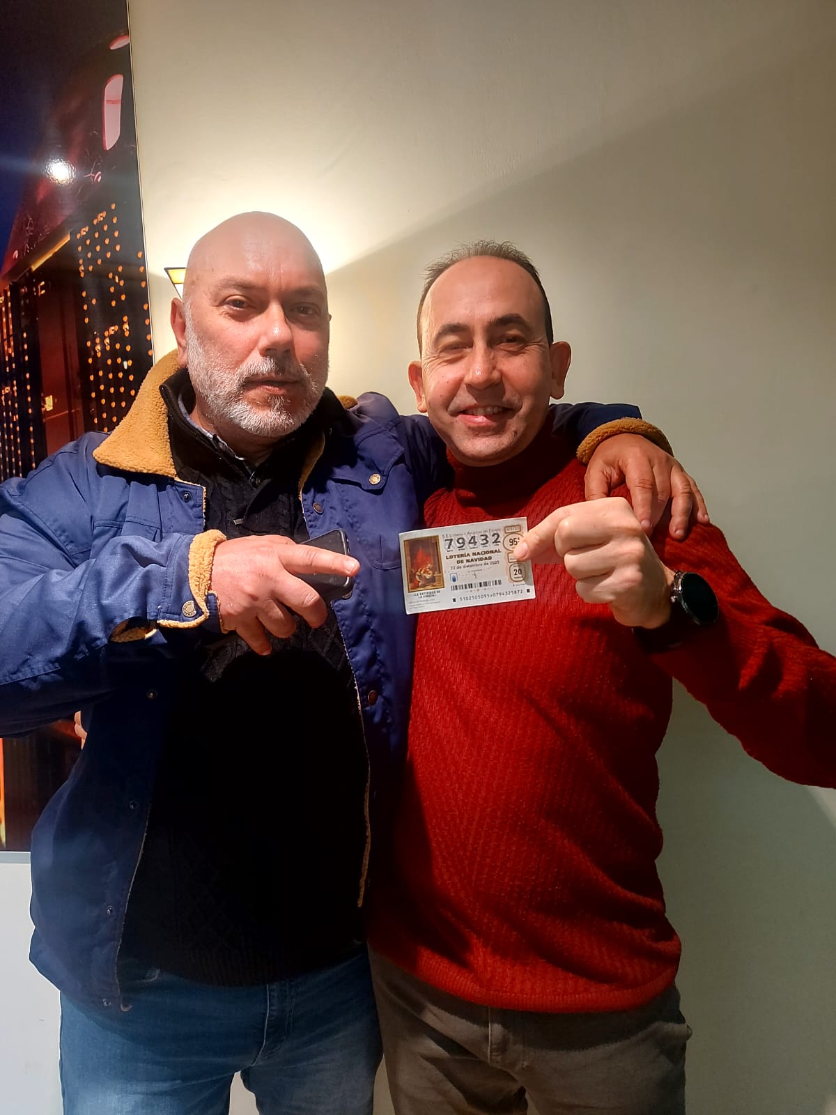 El Gordo toca en Onda Cero La Bañeza: La emoción de nuestro compañero Carlos al enterarse de que lleva el 79432 El Gordo toca en Onda Cero La Bañeza: La emoción de nuestro compañero Carlos al enterarse de que lleva el 79432